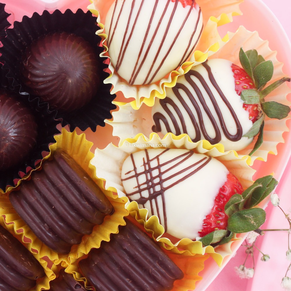Chocolate Assortment & Strawberry Gift